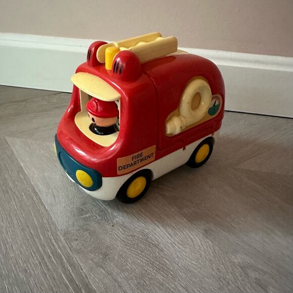 Vintage Discovery Toys To The Rescue Activity Fire Truck 1996 - Picture 3 of 12